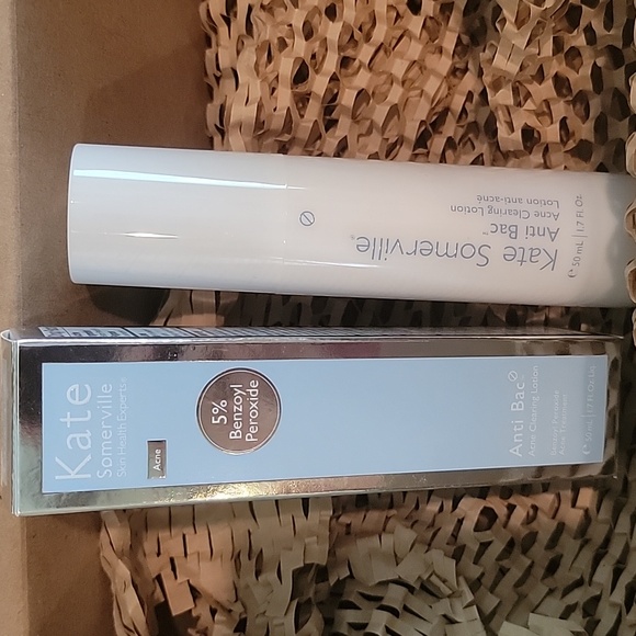 Kate Somerville Anti Bac acne clearing lotion - Picture 3 of 4